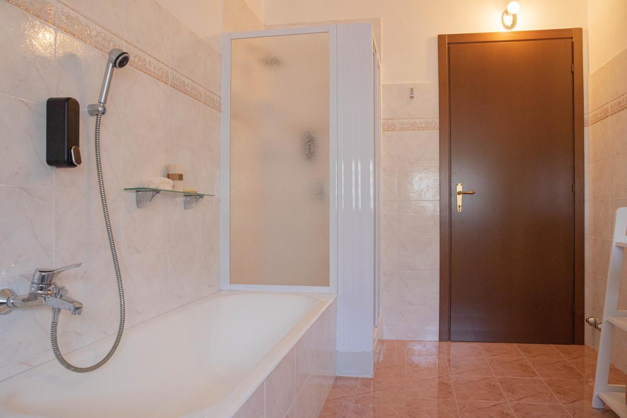 Silla House - A Due Passi Dal Lago Malgrate Dış mekan fotoğraf